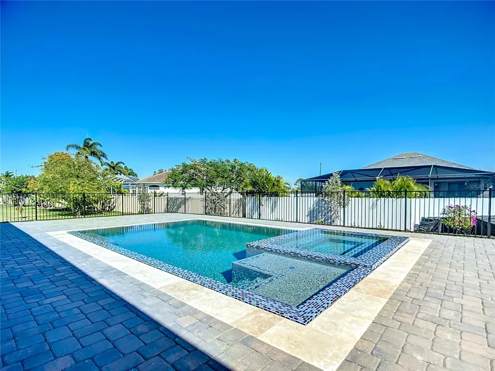 2527 GLEASON PARKWAY Cape Coral, FL 33914