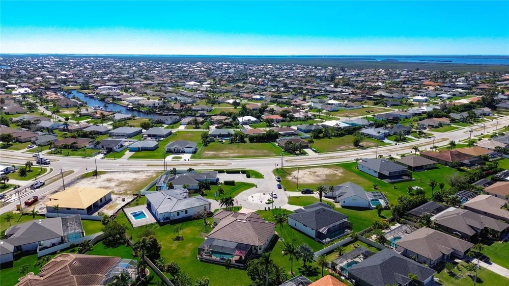 2527 GLEASON PARKWAY Cape Coral, FL 33914