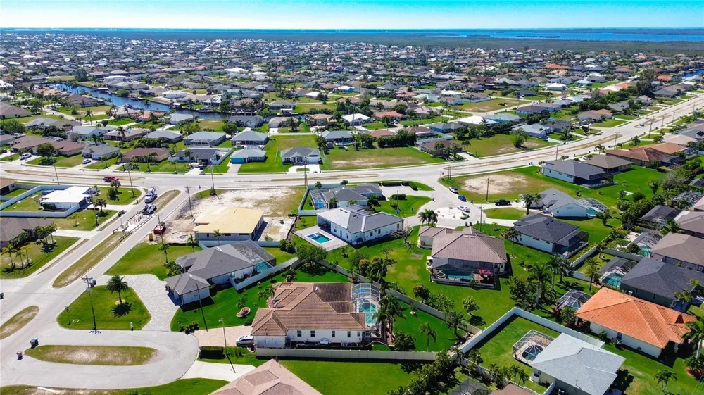 2527 GLEASON PARKWAY Cape Coral, FL 33914