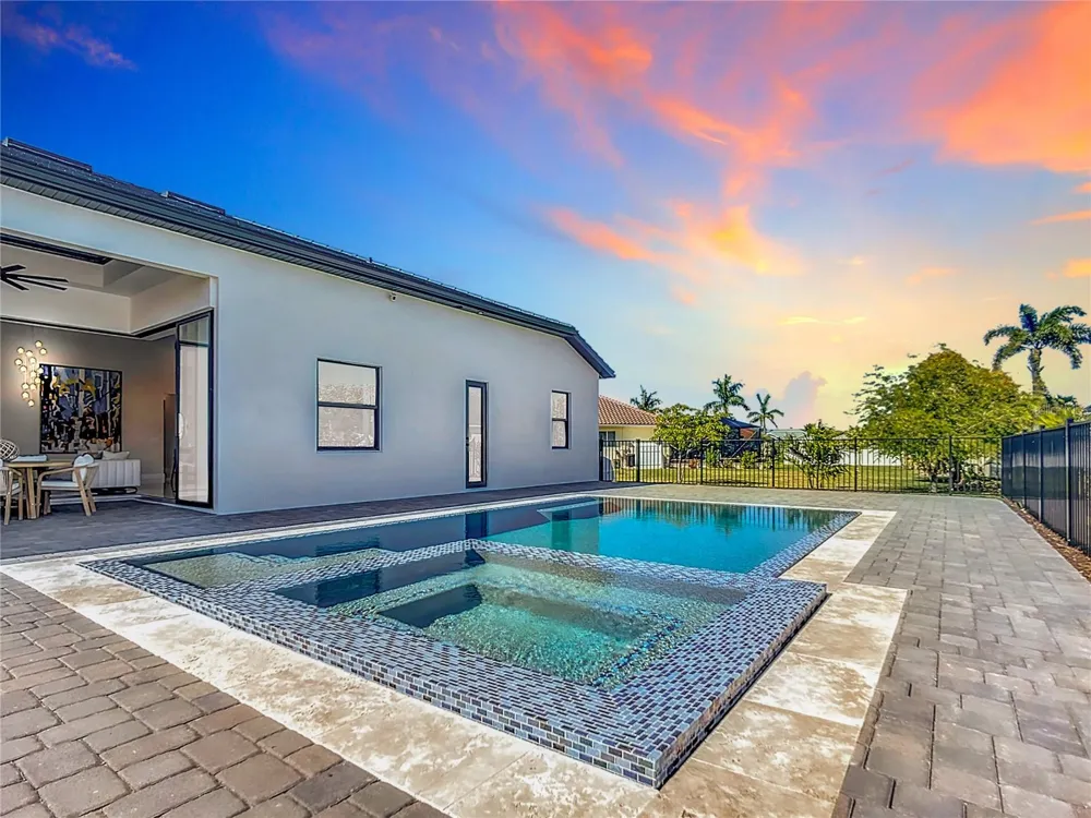 2527 GLEASON PARKWAY Cape Coral, FL 33914