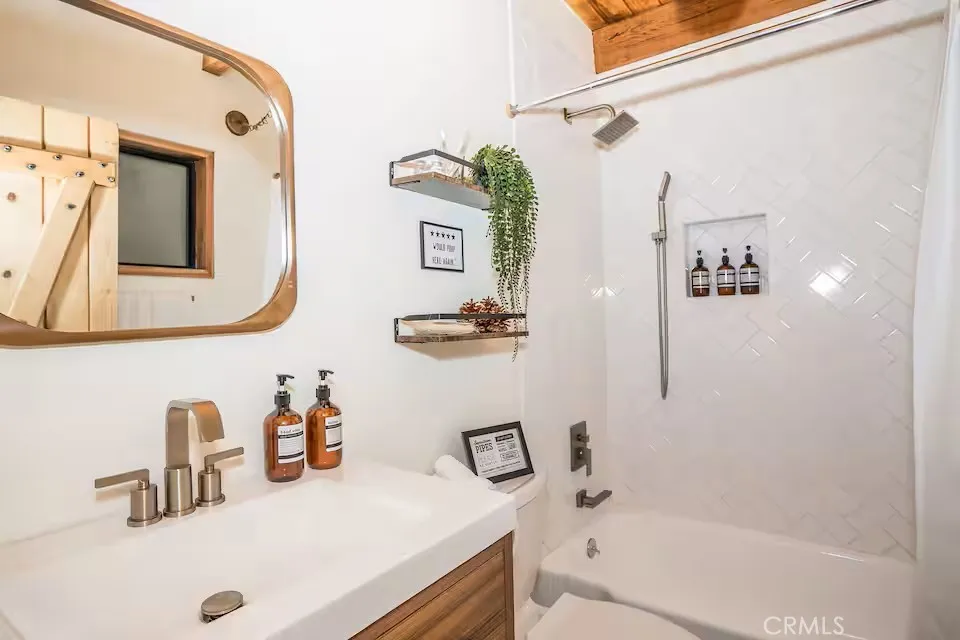 1600 Woodland Pine Mountain Club, CA 93222