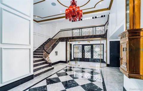 28 Saginaw Street #403
