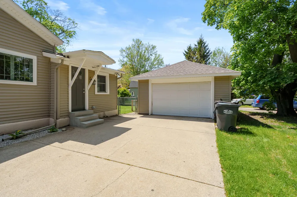 220 S Anderson Street Plainwell City, MI 49080