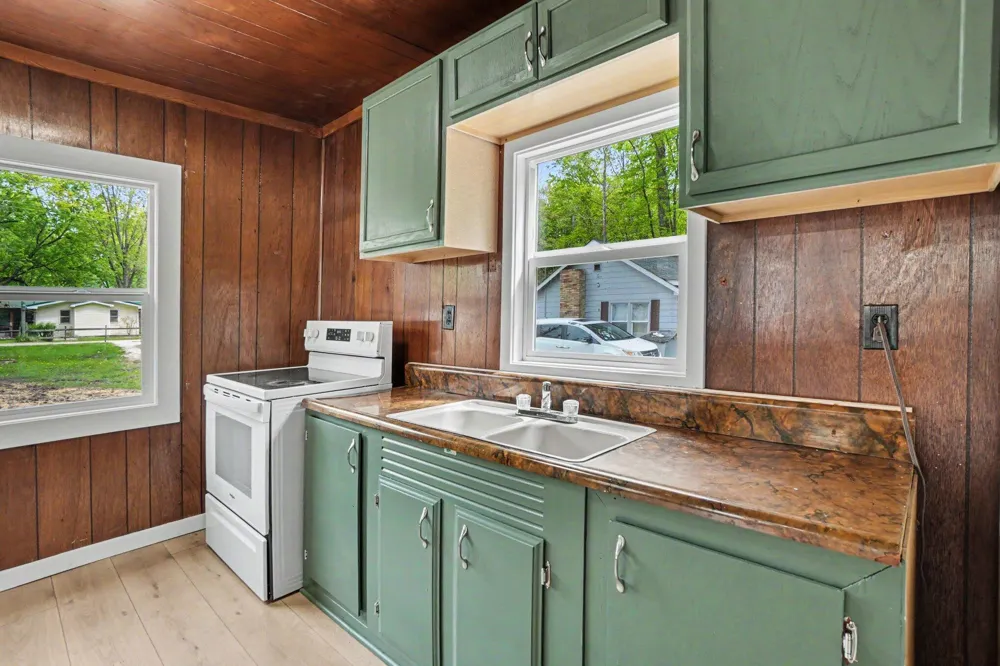 4206 S Shore Drive Cheshire Township, MI 49010