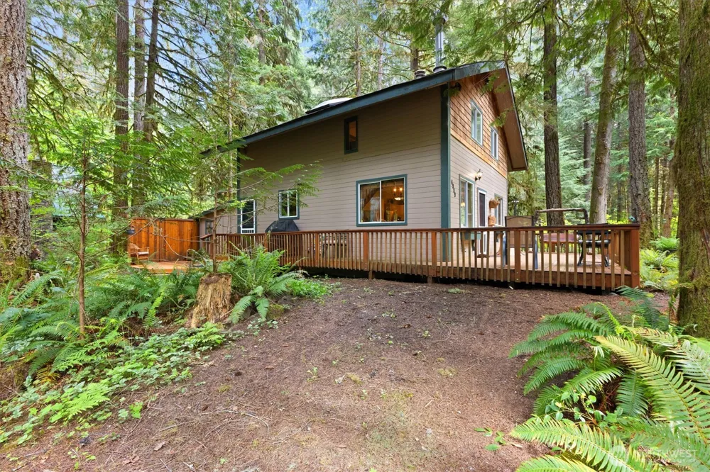 6989 Snoqualmie Place Glacier, WA 98244