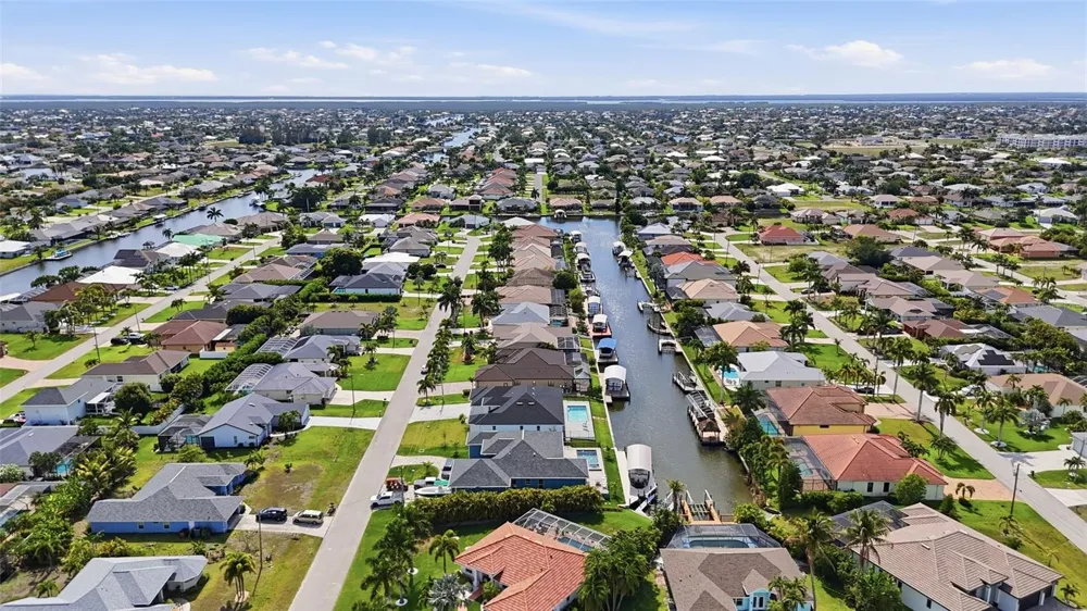 1625 SW 44TH TERRACE Cape Coral, FL 33914