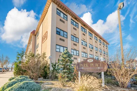 185 W Park Avenue #201