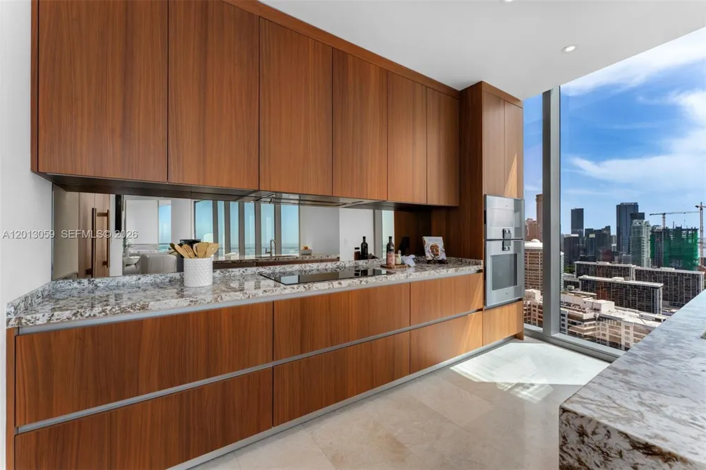 175 SE 25 RD #3601 Miami, FL 33129