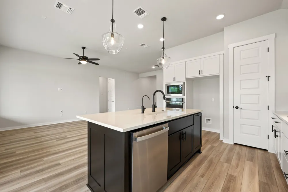 10728 Worth Lane Manor, TX 78653