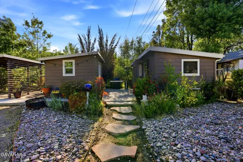 43733 Lake Hughes Road