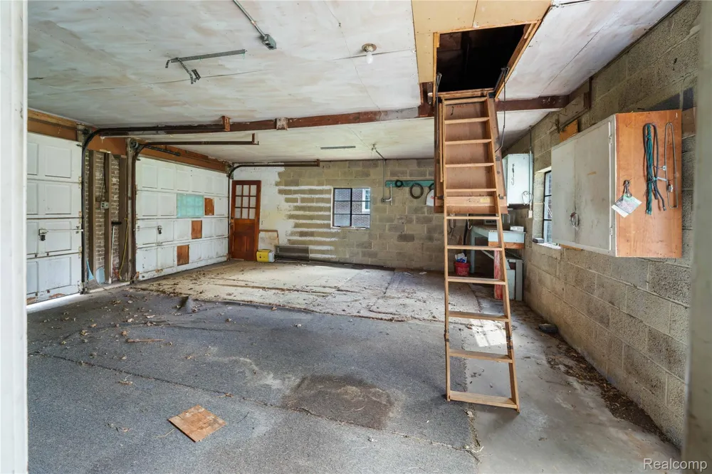9282 Wayne Road Romulus City, MI 48174