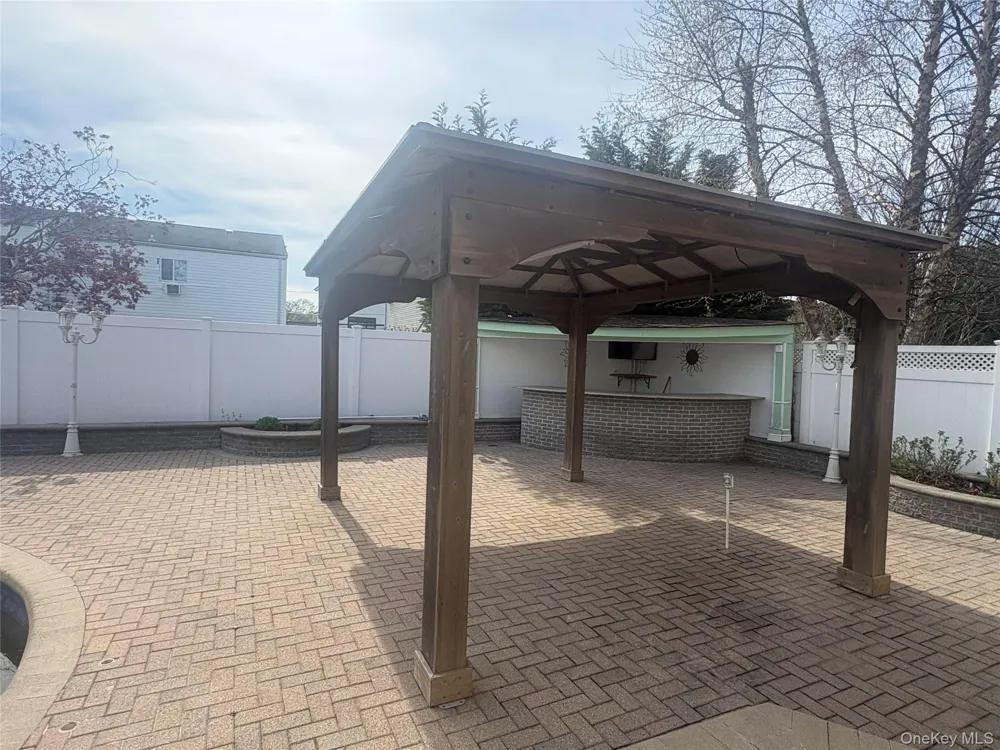 3780 Greentree Drive Oceanside, NY 11572