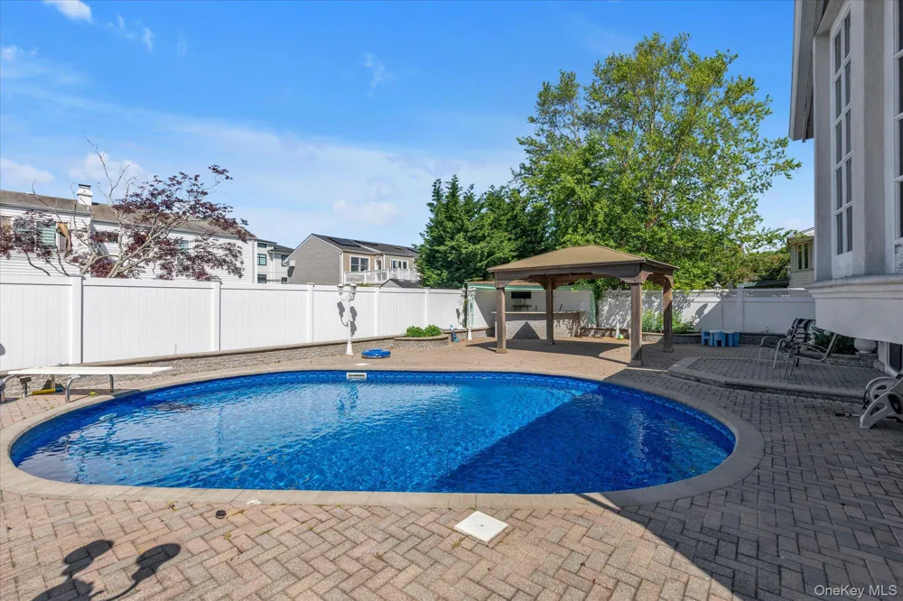 3780 Greentree Drive Oceanside, NY 11572