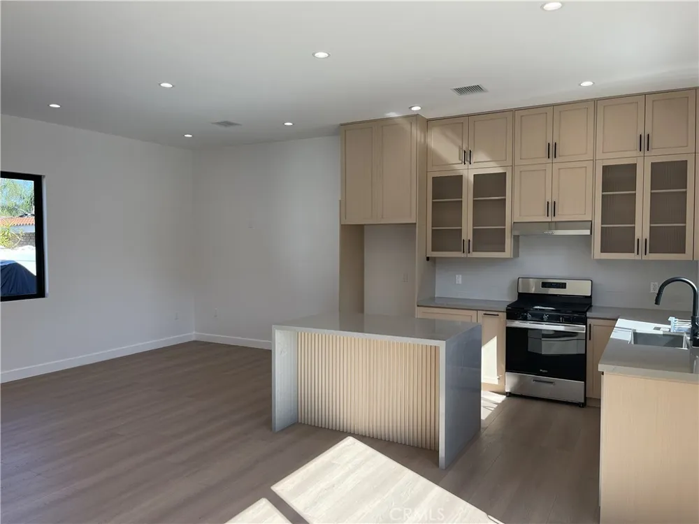 9626 Stonehurst Avenue Sun Valley, CA 91352