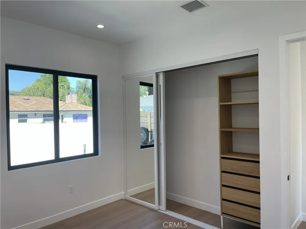 9626 Stonehurst Avenue Sun Valley, CA 91352