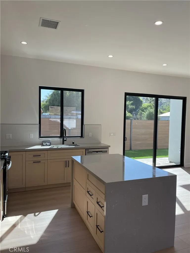 9626 Stonehurst Avenue Sun Valley, CA 91352