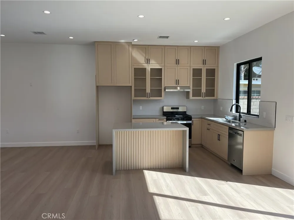 9626 Stonehurst Avenue Sun Valley, CA 91352