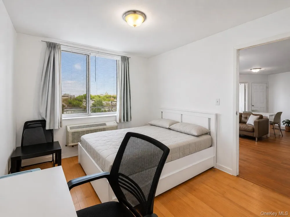 81-15 Queens boulevard 7C Elmhurst, NY 11373