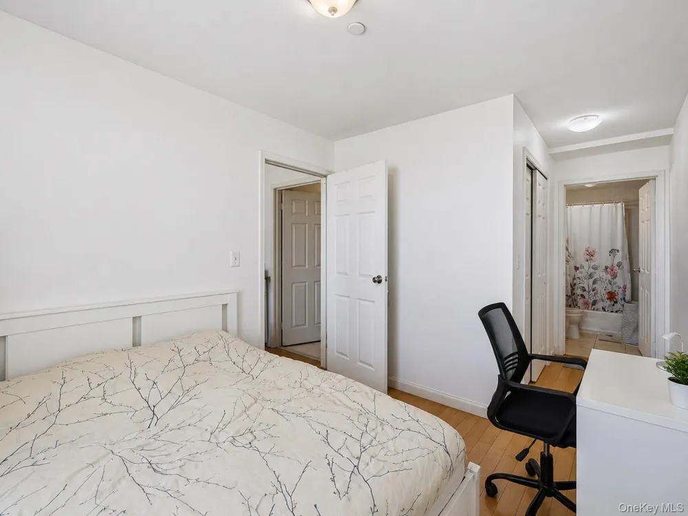 81-15 Queens boulevard 7C Elmhurst, NY 11373