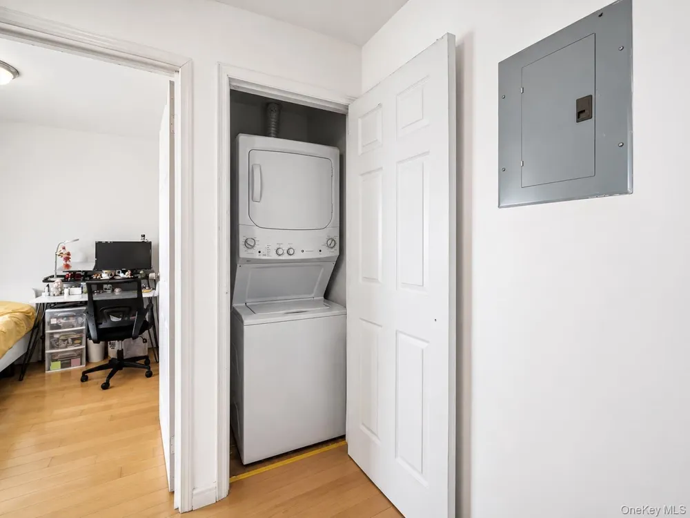 81-15 Queens boulevard 7C Elmhurst, NY 11373