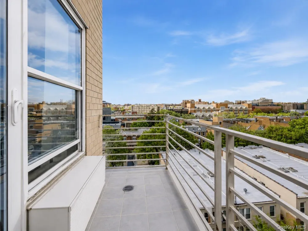 81-15 Queens boulevard 7C Elmhurst, NY 11373