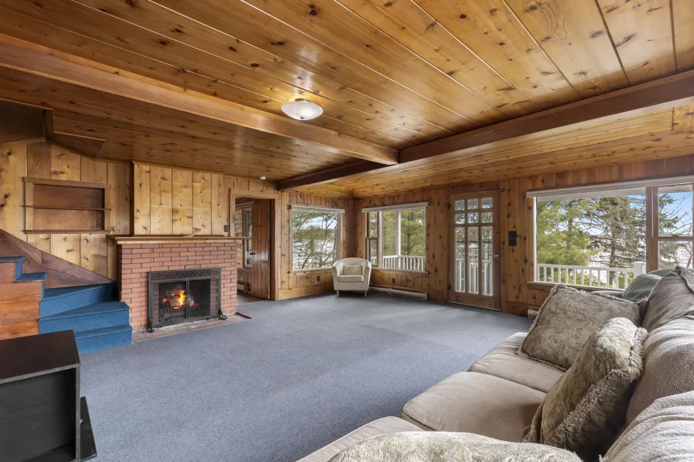8368 Portage Point Drive Onekama, MI 49675