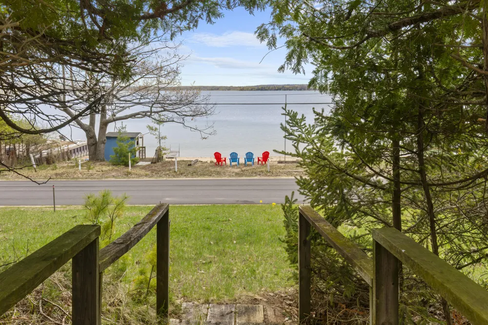8368 Portage Point Drive Onekama, MI 49675