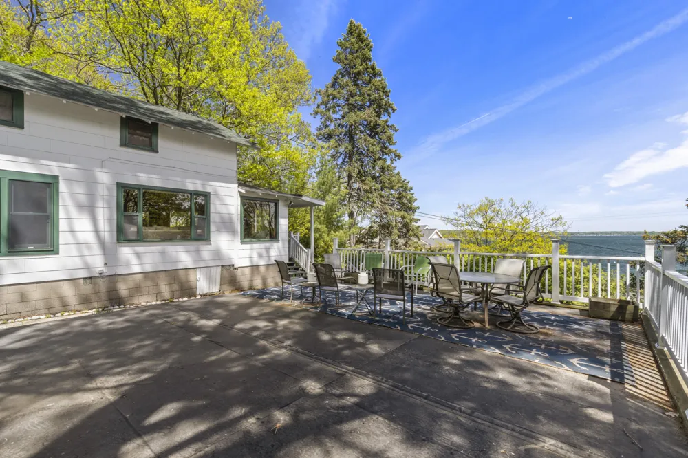 8368 Portage Point Drive Onekama, MI 49675