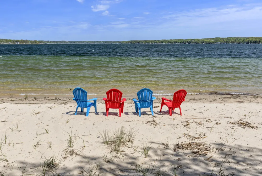 8368 Portage Point Drive Onekama, MI 49675