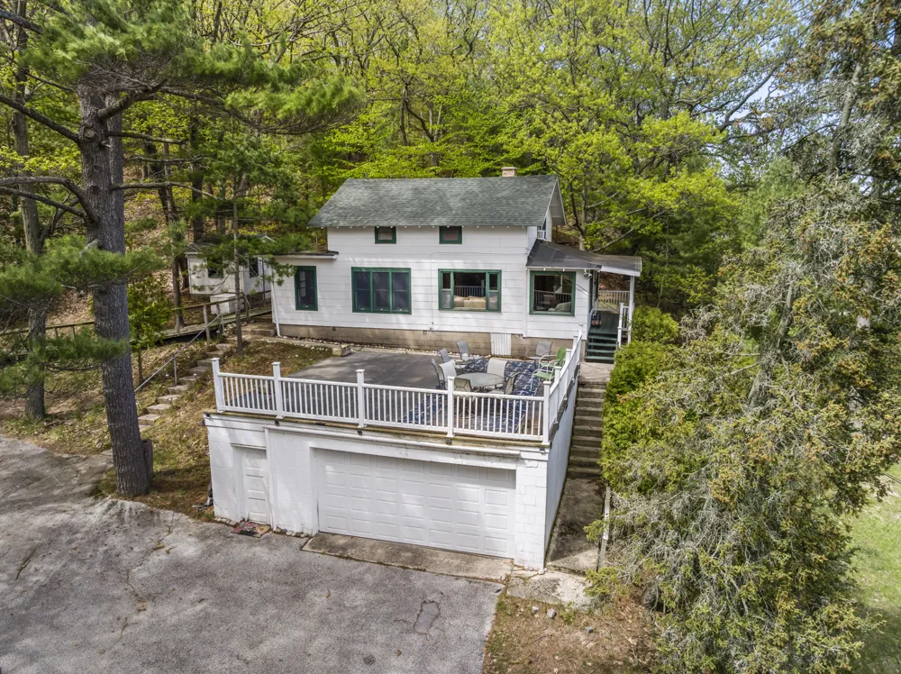 8368 Portage Point Drive Onekama, MI 49675