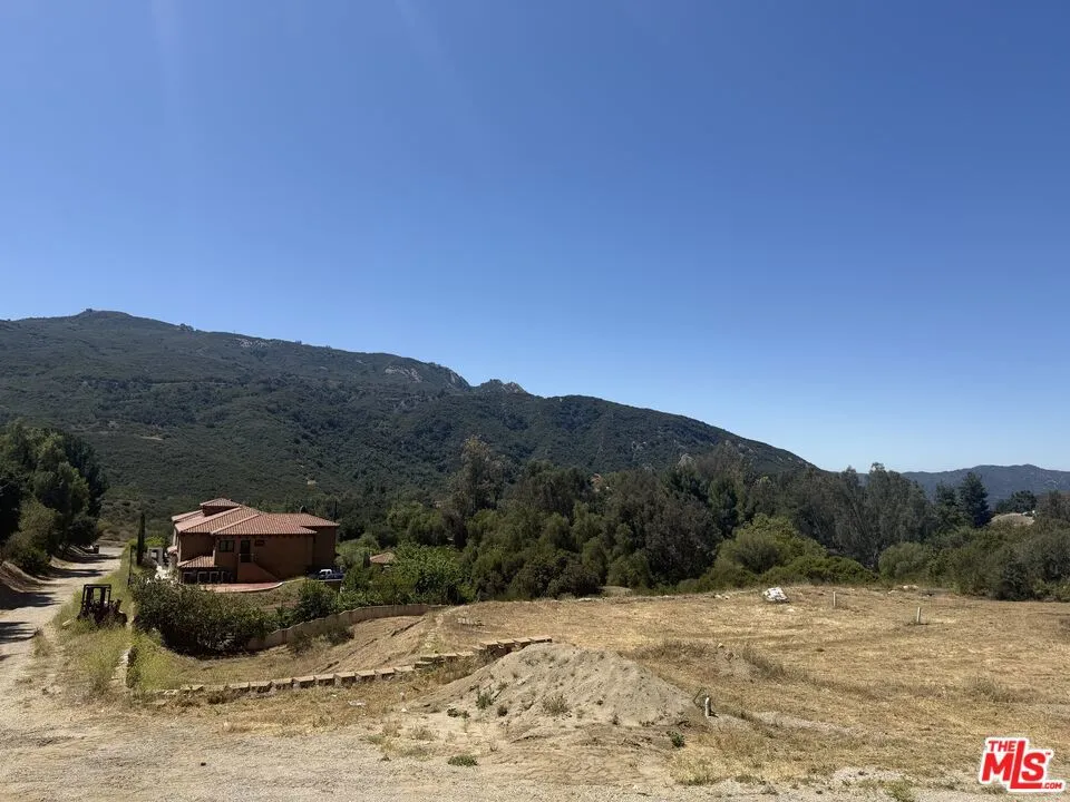 2116 Stunt Road Calabasas, CA 91302