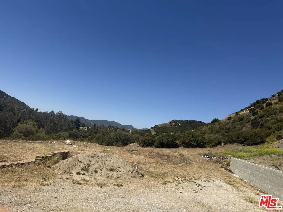 2116 Stunt Road Calabasas, CA 91302