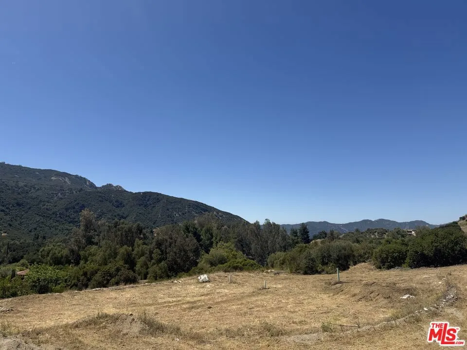 2116 Stunt Road Calabasas, CA 91302