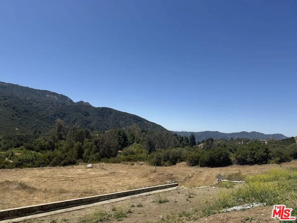 2116 Stunt Road Calabasas, CA 91302