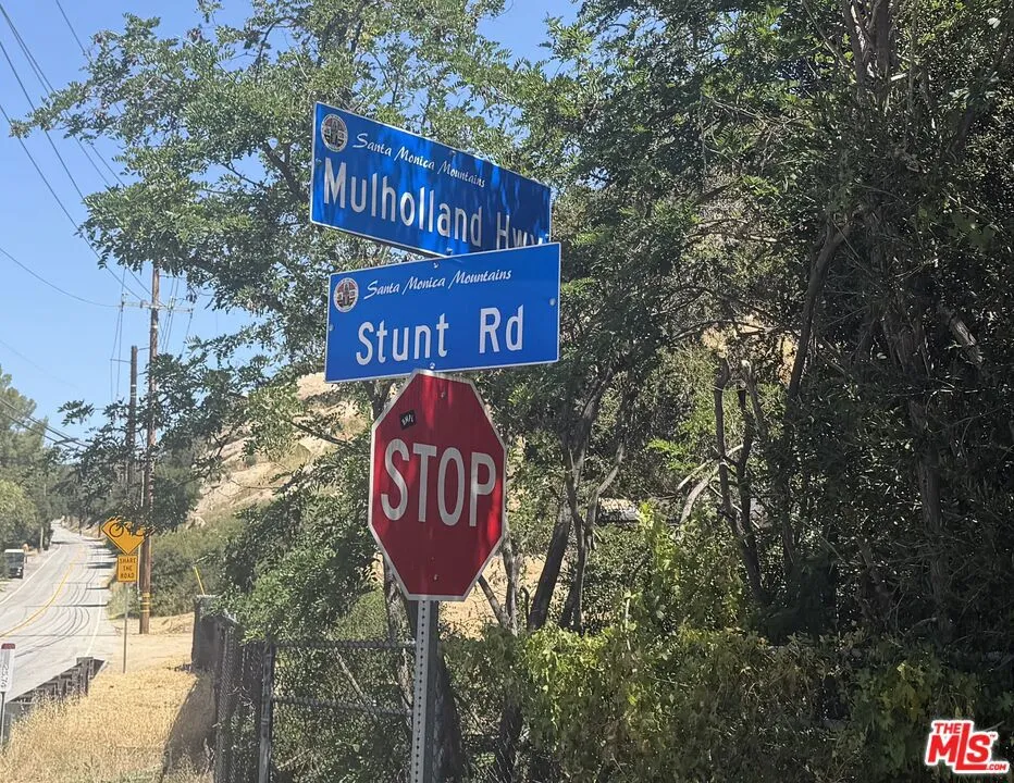 2116 Stunt Road Calabasas, CA 91302