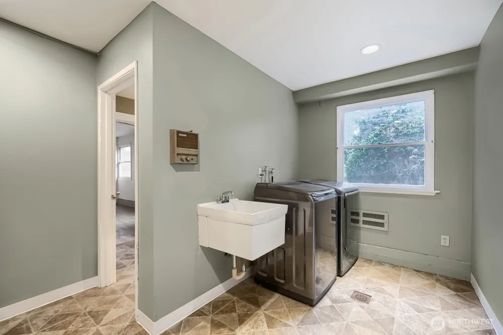 10412 SE 219th Street Kent, WA 98031