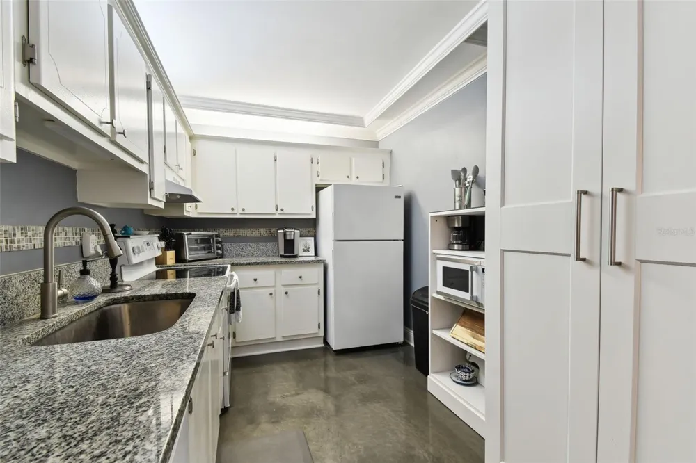 255 DOLPHIN POINT #207 Clearwater Beach, FL 33767