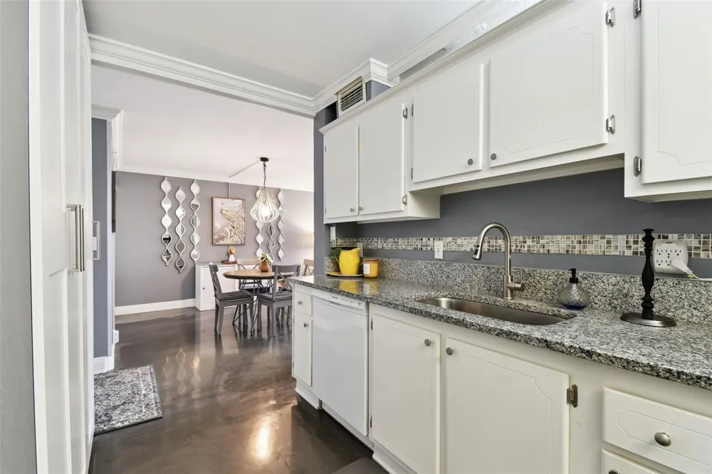 255 DOLPHIN POINT #207 Clearwater Beach, FL 33767