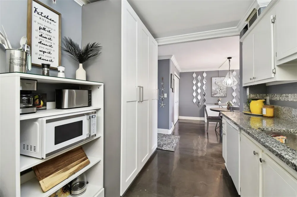 255 DOLPHIN POINT #207 Clearwater Beach, FL 33767