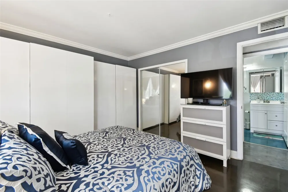 255 DOLPHIN POINT #207 Clearwater Beach, FL 33767