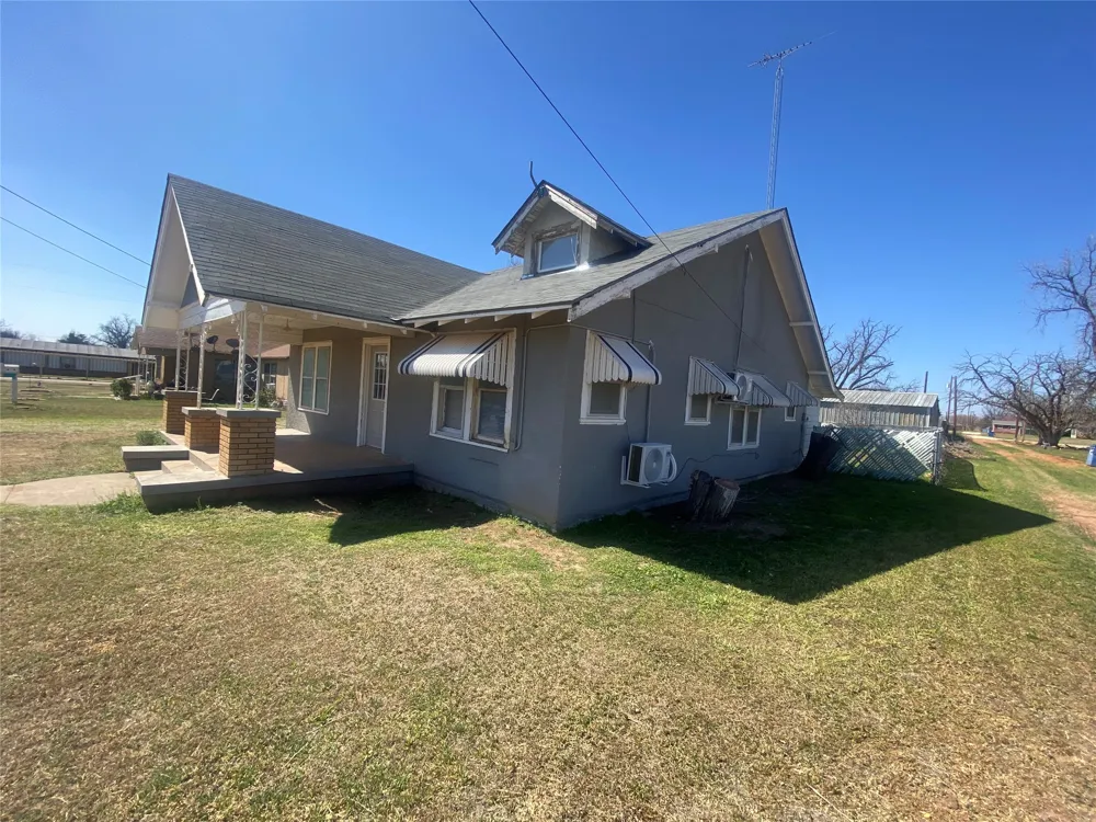 406 Jefferson Street Rochester, TX 79544