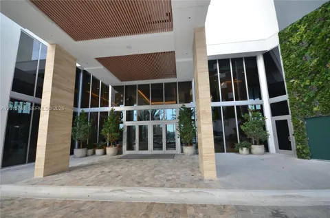 16385 Biscayne Blvd #519