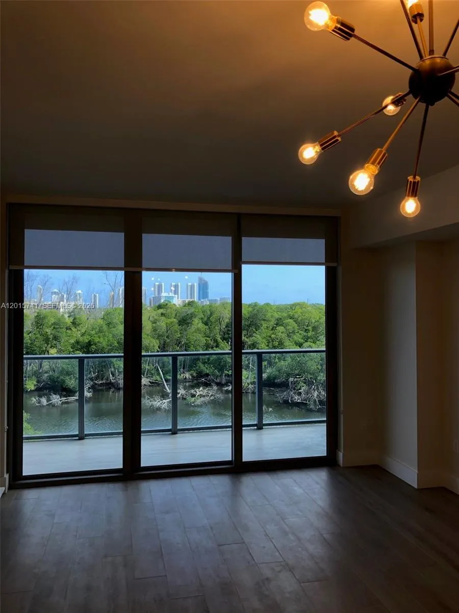 16385 Biscayne Blvd #519 North Miami Beach, FL 33160