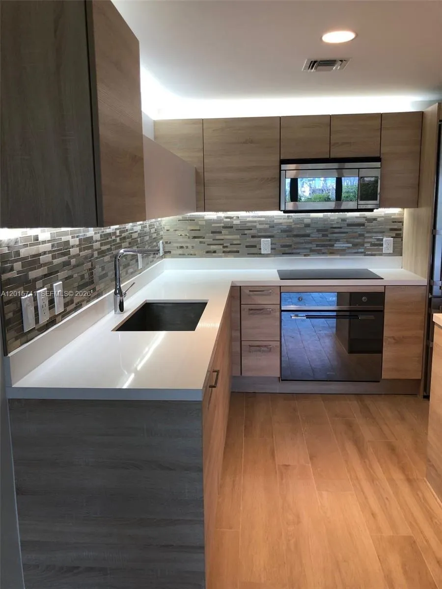 16385 Biscayne Blvd #519 North Miami Beach, FL 33160