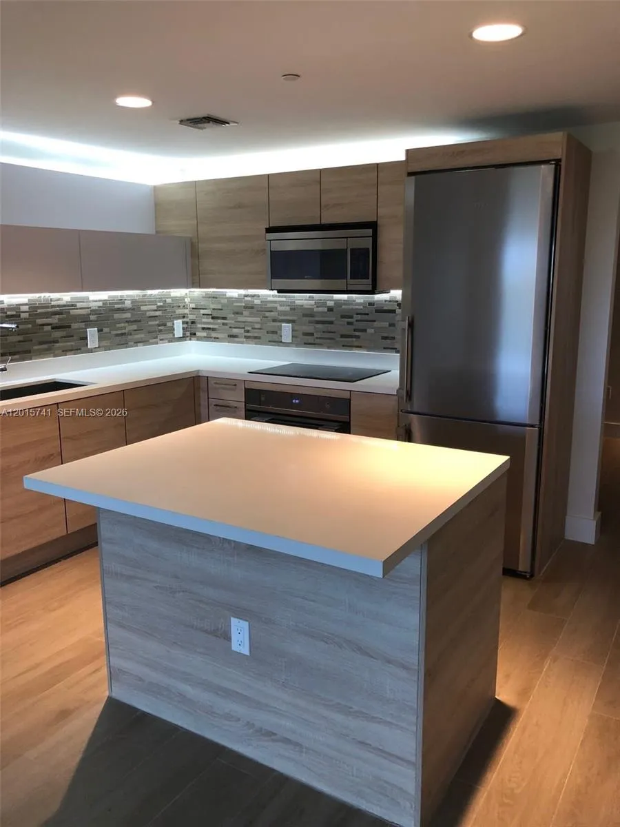 16385 Biscayne Blvd #519 North Miami Beach, FL 33160