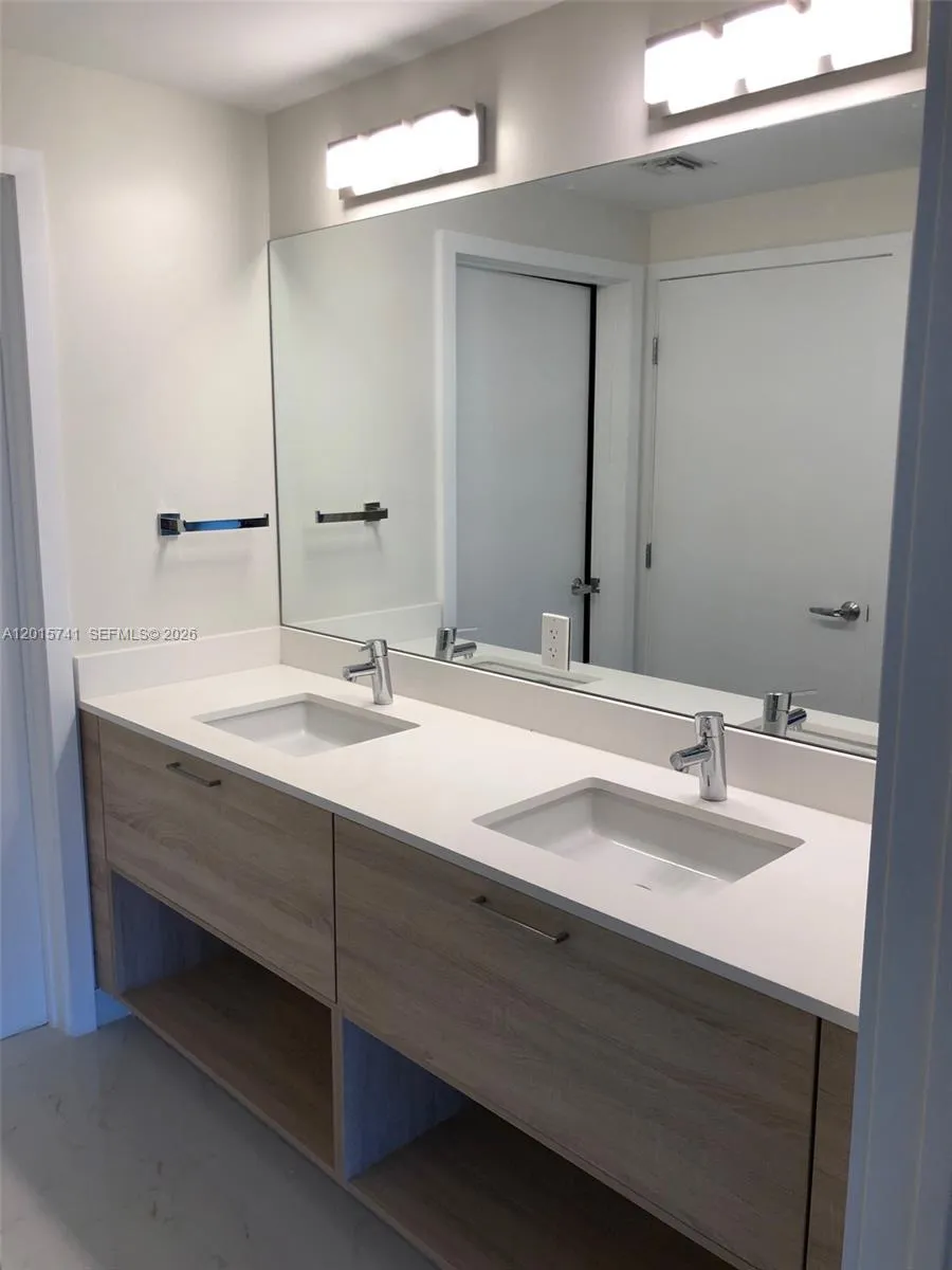 16385 Biscayne Blvd #519 North Miami Beach, FL 33160