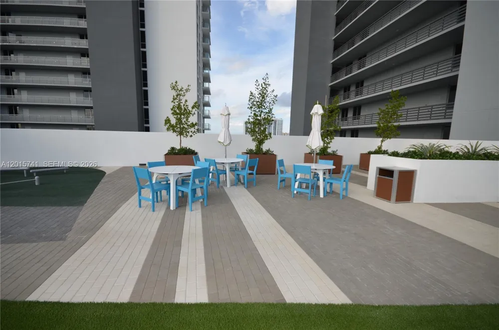 16385 Biscayne Blvd #519 North Miami Beach, FL 33160