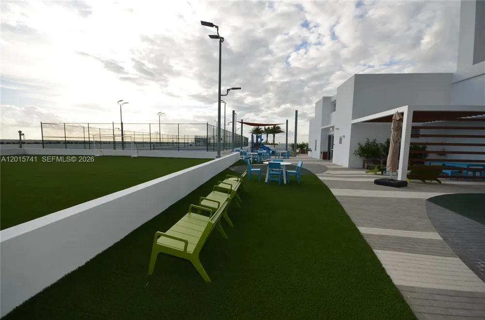 16385 Biscayne Blvd #519 North Miami Beach, FL 33160