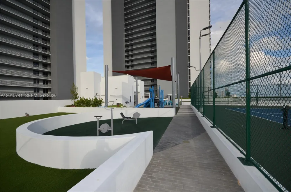 16385 Biscayne Blvd #519 North Miami Beach, FL 33160