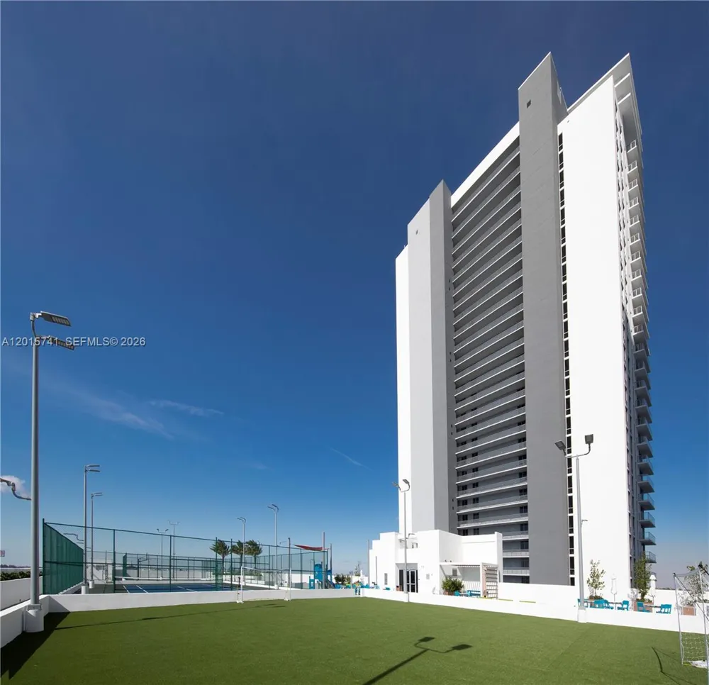 16385 Biscayne Blvd #519 North Miami Beach, FL 33160